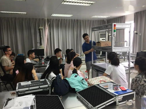 上海版專獲批開設(shè)全國首批人工智能技術(shù)服務(wù)專業(yè)，引領(lǐng)職業(yè)教育新篇章